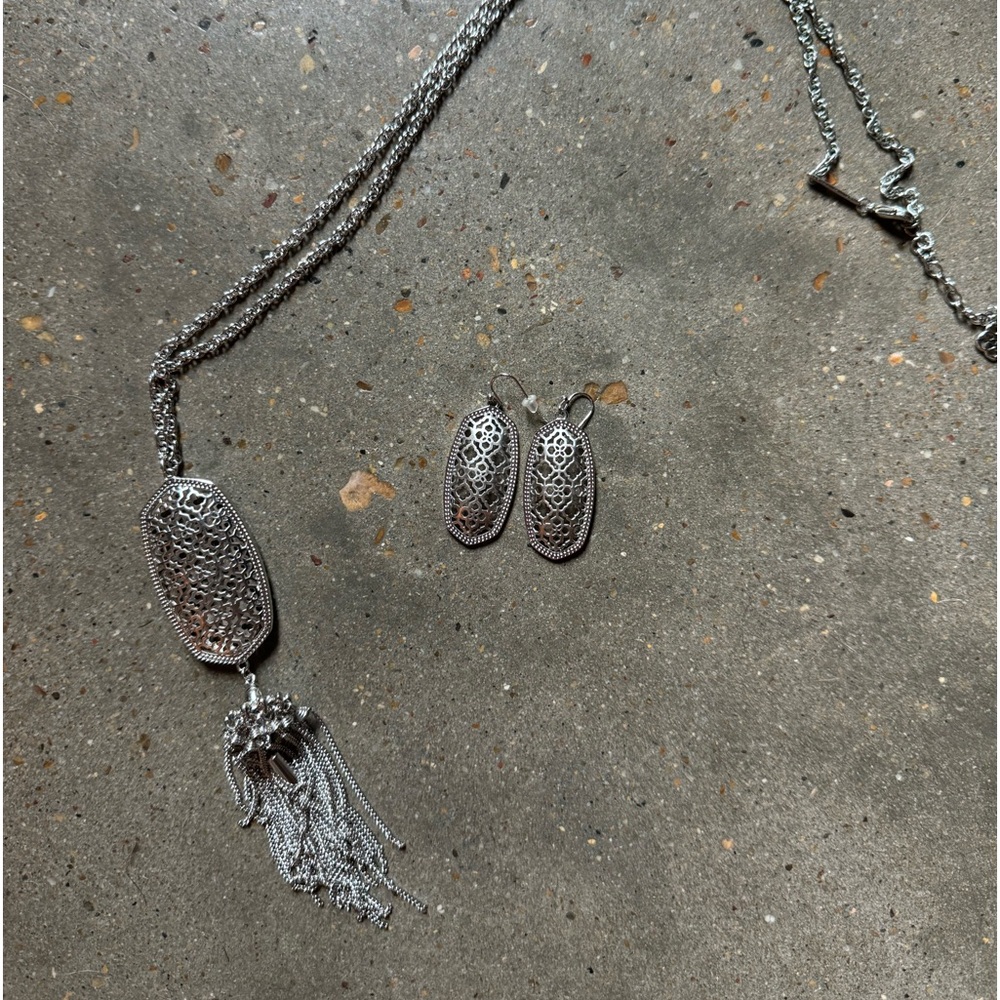 Kendra scott necklace and earring set
